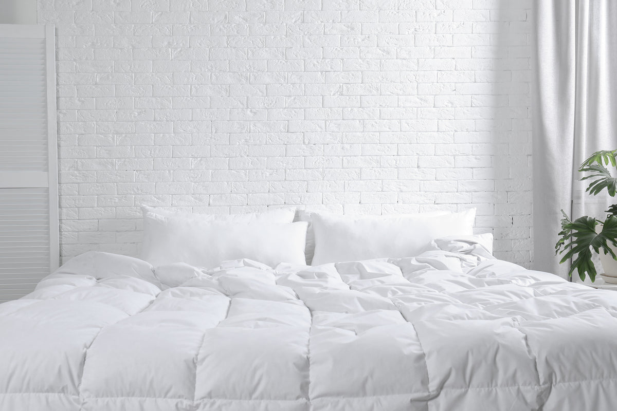 Bilot: Hotel Sobella Side Sleeper Pillow, Hotel & Resort Quality, 300  Thread Count 100% Cotton Casing, Down Alternative Fill
