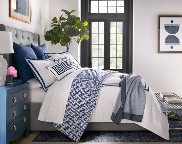 Disney Resorts Home Collection - Bayside Blue Legacy Throw
